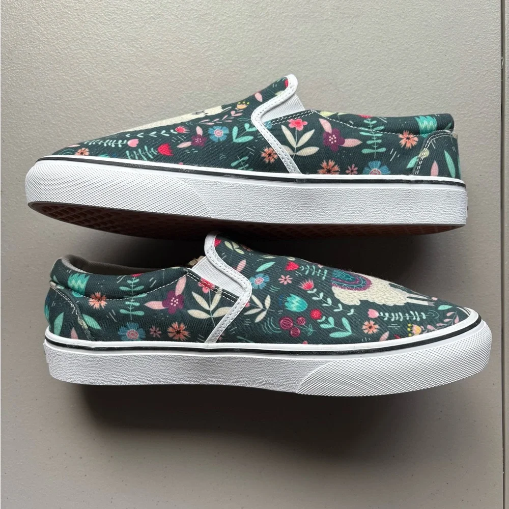 Groove Bags Floral Art Playful Llama Unisex Slip-On Sneakers